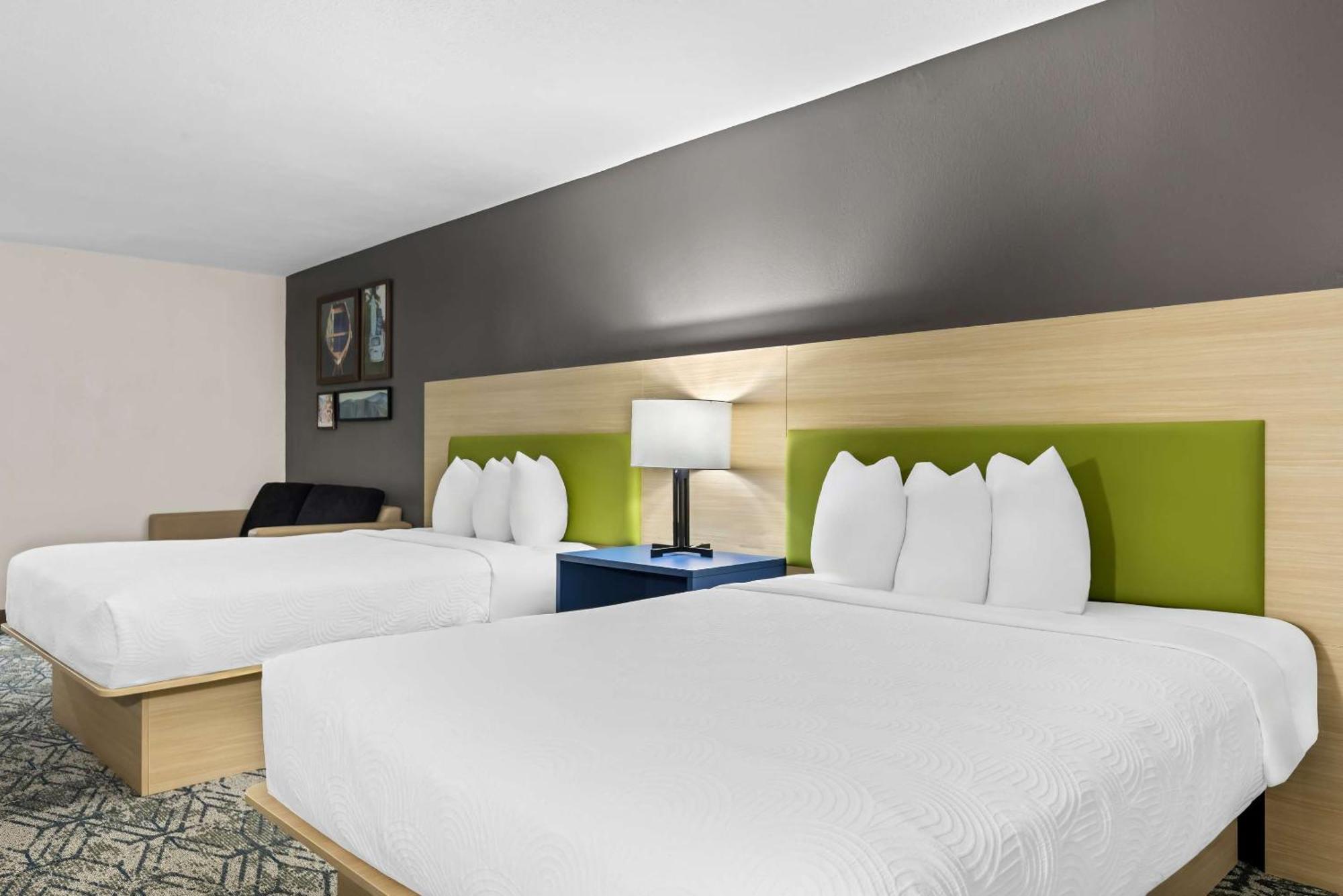Hotel Country & By Radisson, Savannah I-95 North, Ga
