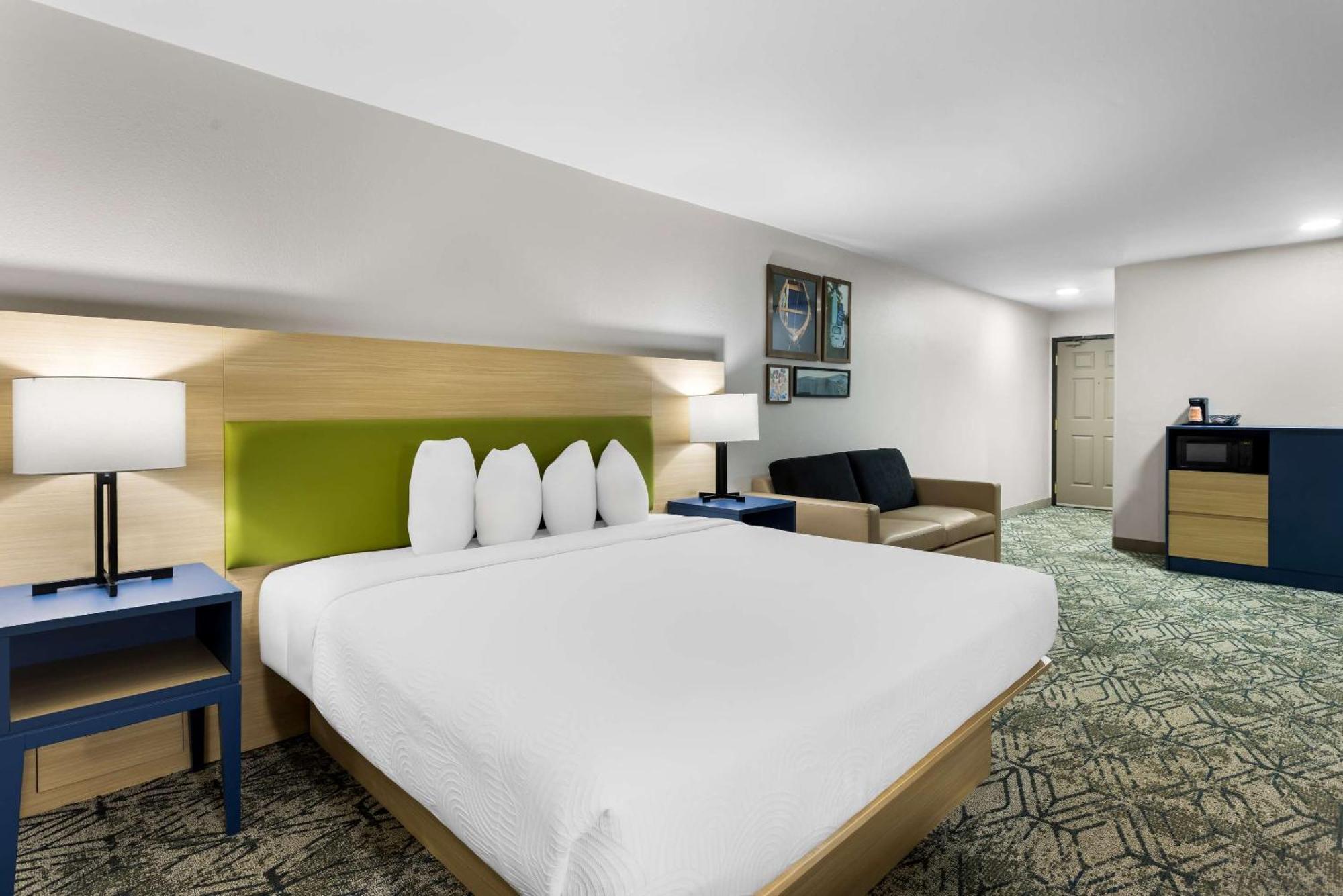 Country & By Radisson, Savannah I-95 North, Ga 3*